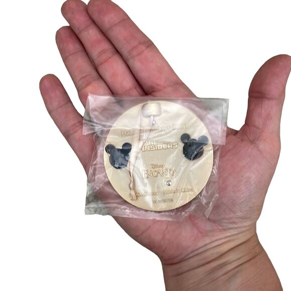 Disney Encanto Mirabel Large Pin Ornament Happy Holidays 2021 Christmas limited - Picture 4 of 5